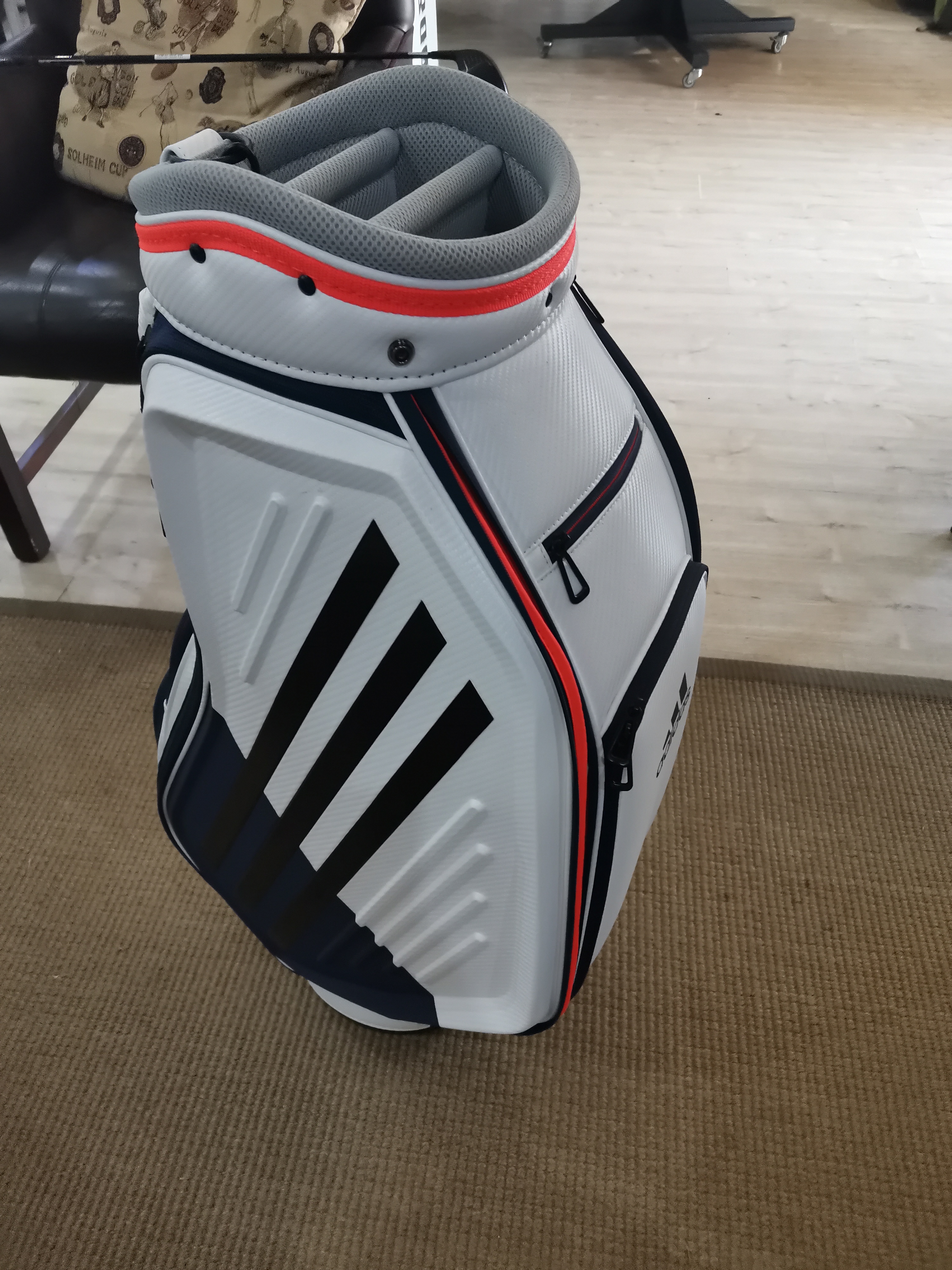 materno Sin personal Beca ADIDAS TOUR STAFF BAG – Online Golf Auctions